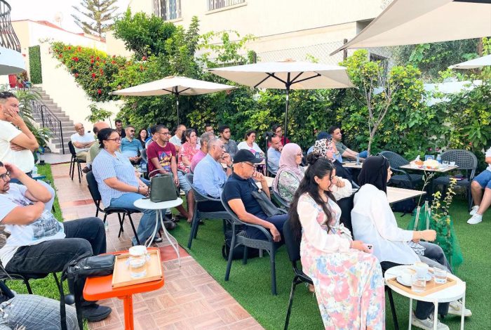 outdoor-group-meeting